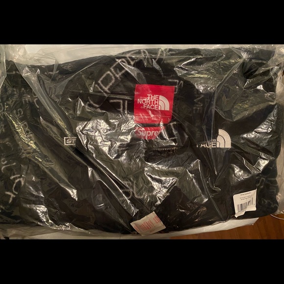 Supreme x North Face Steep Tech Fleece Jacket
Size L
DWST - Picture 3 of 4